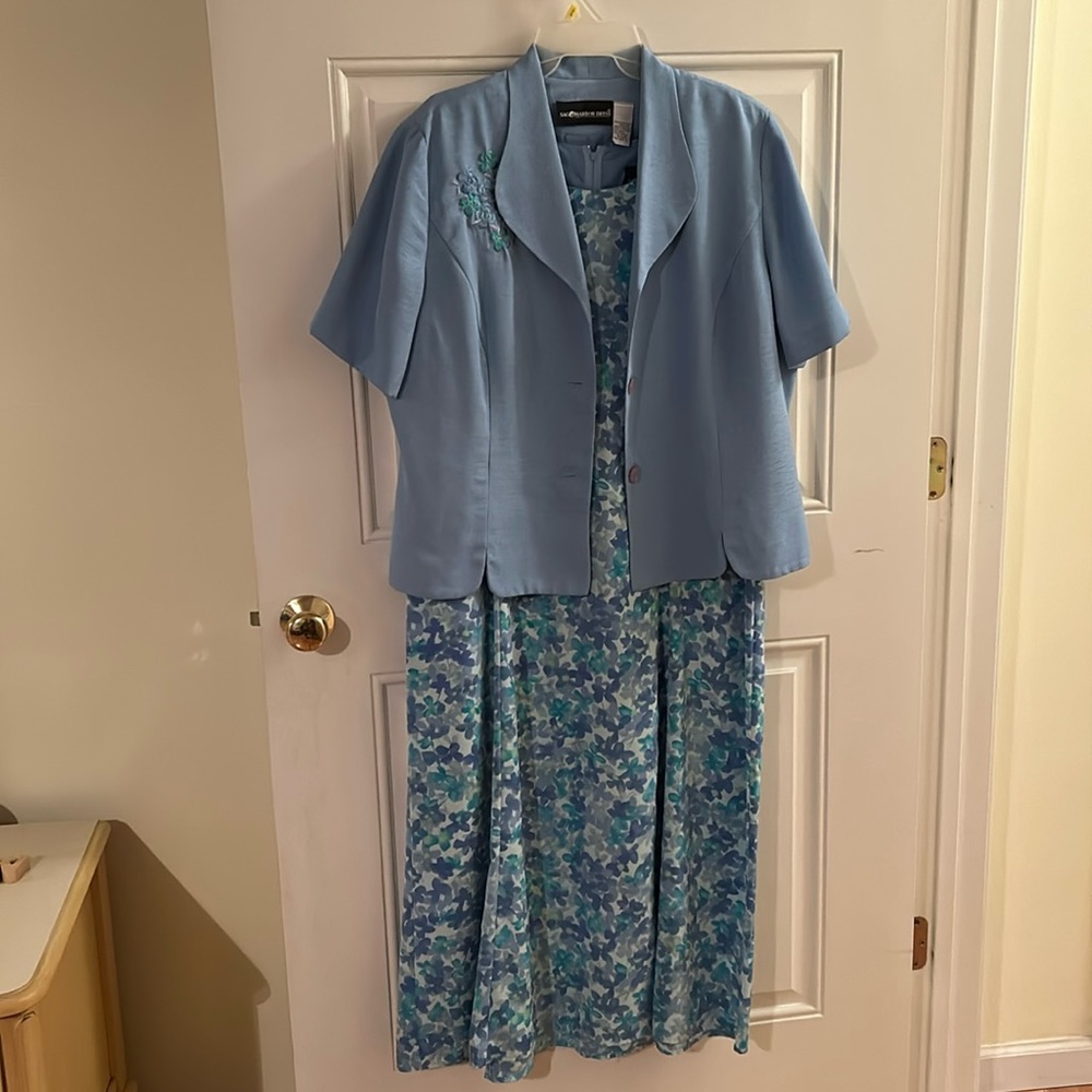 Sag Harbor women’s short sleeve dress with short sleeve jacket.  Size 18